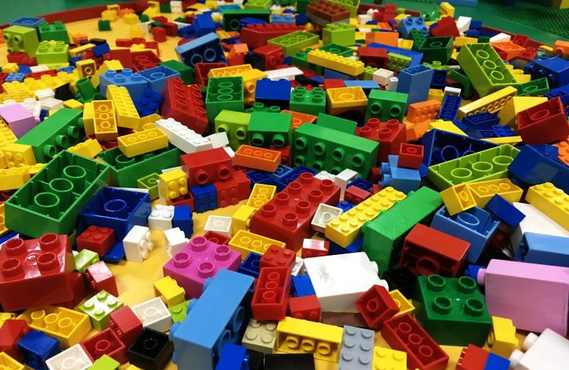 Багато дорослих захоплюються оригінальним хобі - збирати конструктор LEGO