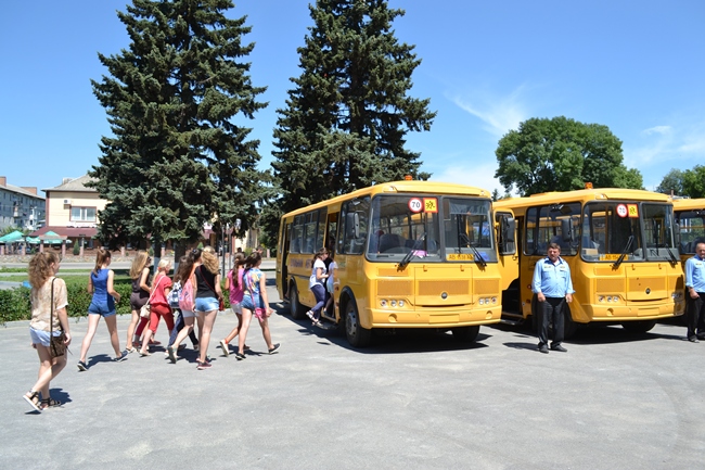 Міністерство освіти і науки наголошує, що ні вона, ні інші центральні органи виконавчої влади, ні наукова установа «Інститут модернізації змісту освіти» в 2016-му році не мають і не мали ніякого відношення до закупівлі шкільних автобусів