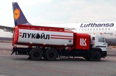 4 липня 2016, 15:23 Переглядів:   Авіатоплівний бізнес Лукойл змінює власника