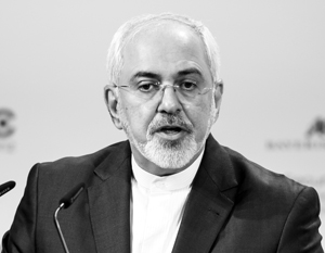 Міністр закордонних справ Ірану Мохаммад Джавад Заріф заявив, що рішення Тегерана укласти угоду по атому могло бути помилковим, оскільки Сполучені Штати відрізняються хворобливою залежністю від введення санкцій проти інших держав