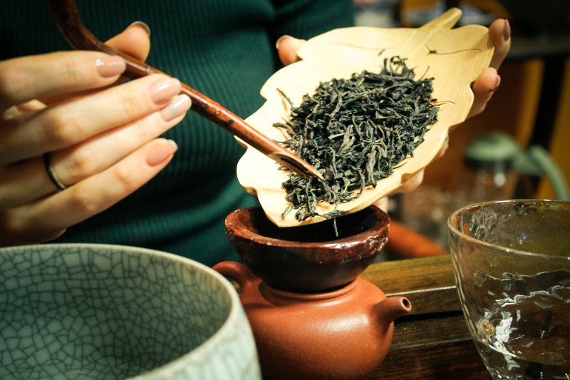 В даний час в селі високогірні чайні плантації займають територію в 50000 му, річна продукція становить 2 500 000 кілограмів чайного листя, вартістю понад 200 млн