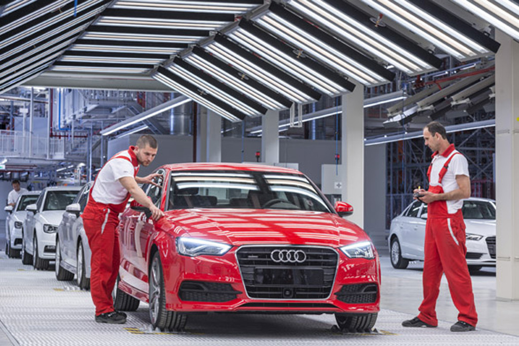 Компанія Audi заявила, що з 2014 року буде оснащувати компактний седан A3 інтернет-з'єднанням за технологією 4G LTE