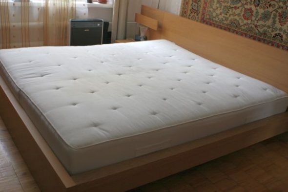 Розміри матраців для ліжка можуть варіюватися в залежності від їх призначення