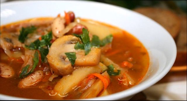 А так - як скоро вже холоду, треба знати, як правильно приготувати смачний грибний суп