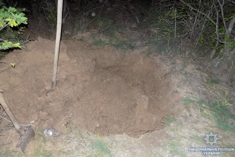 поліція   Херсонської області   розслідує кримінальне провадження за фактом вбивства колишнього судді, тіло якого знайшли закопаним в одному з районів області