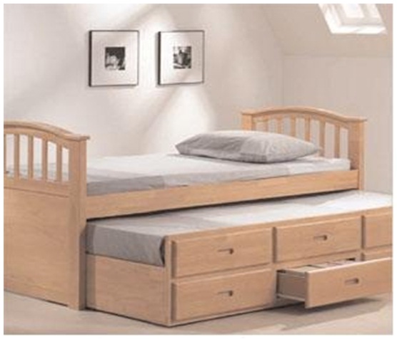 ліжечка для зовсім маленьких дітей мають багатофункціональністю: пеленальний столик, ліжко і висувні ящики для зберігання речей малюка