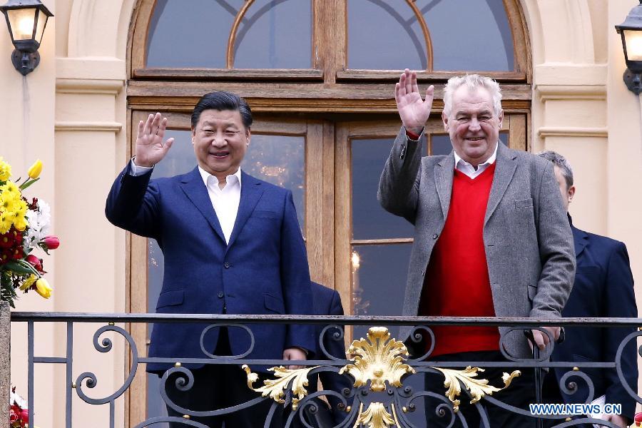 Прага, 29 березня / Синьхуа / - У понеділок голова КНР Сі Цзіньпін і президент Чехії Мілош Земан провели зустріч у Празі