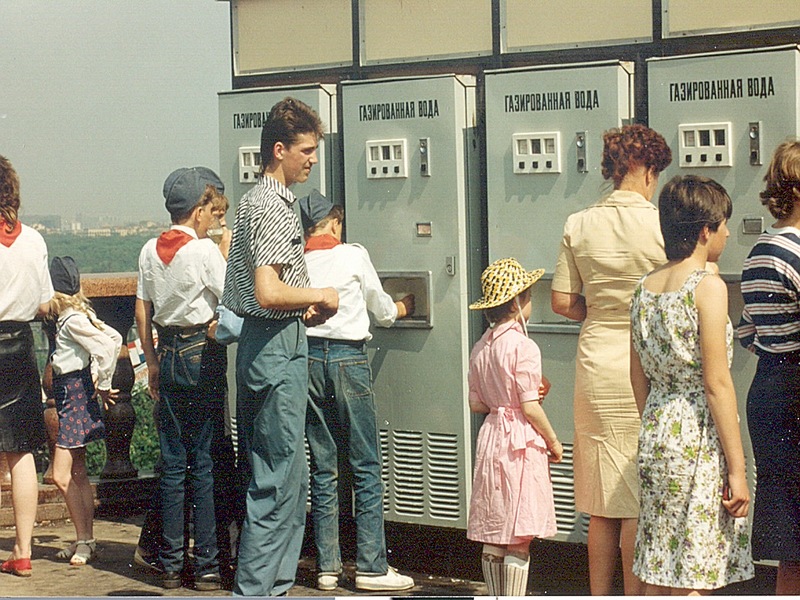 В СРСР торговельні автомати були досить поширені і користувалися широким попитом - пам'ятайте автомати з газводою, які до сих пір викликають у нас ностальгічну усмішку